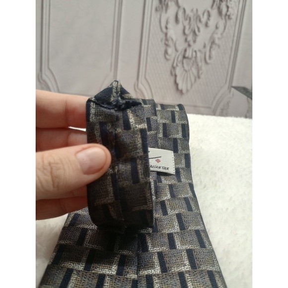 DC By Daniel Craig Italian Silk Men's Tie Gray/Black Geometric Texture Long - Picture 4 of 10